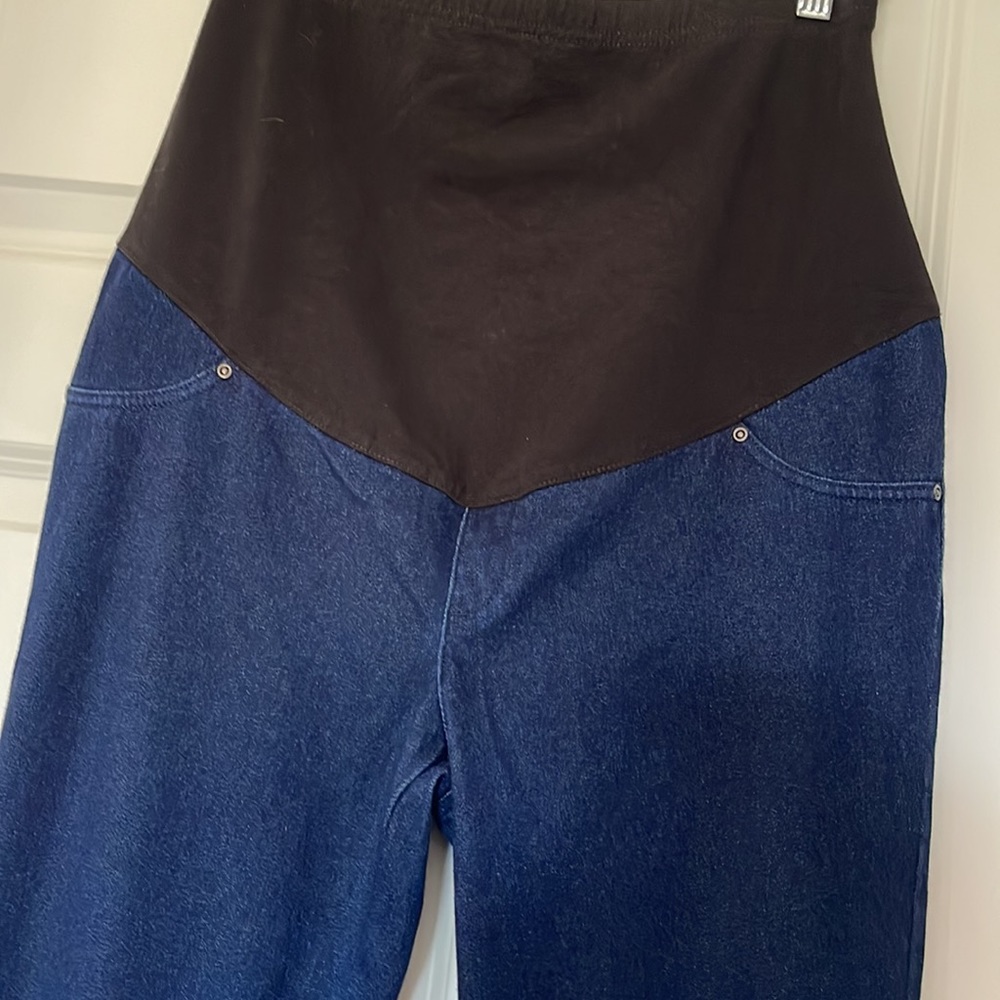 LIKE NEW! TRUE and TIME maternity jeans! Size M (8-10). EXCELLENT CONDITION!